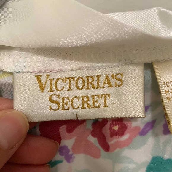 Victoria's Secret Gold Label watercolor/floral cream robe size M - Picture 3 of 7